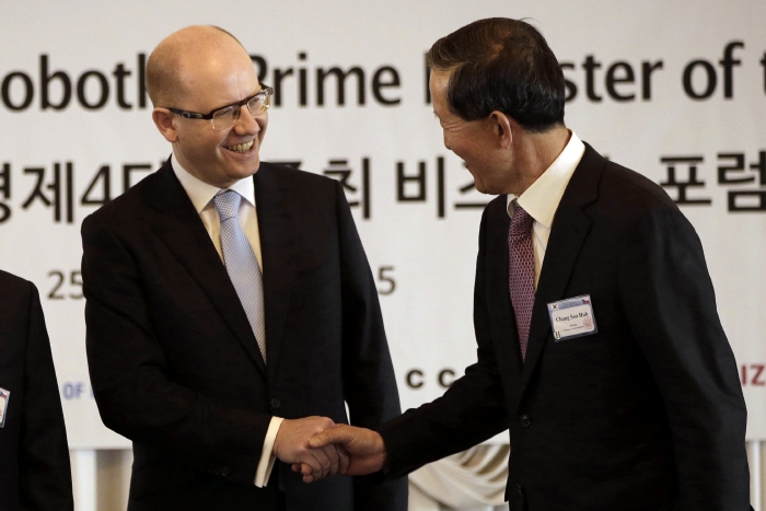 Premiér Bohuslav Sobotka (ČSSD) v Jižní Koreji.  