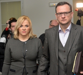 Cenu v kategorii firemního slídila dostalo vydavatelství Mafra za zveřejnění přepisů odposlechů mezi expremiérem Petrem Nečasem a Janou Nečasovou, dříve Nagyovou, v deníku MF Dnes.