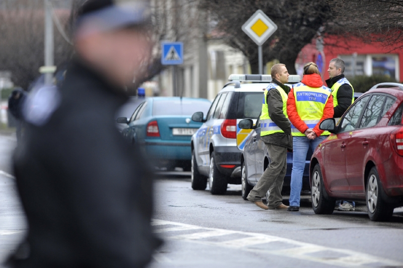 Policie během úterního zásahu v Uherském Brodě.
