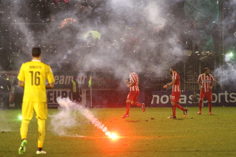 Nepokoje fanoušků v zápase Panathinaikosu s Olympiacosem.