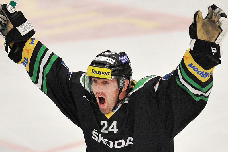 Hokejisté Mladé Boleslavi slaví historický postup do předkola play-off. Hokejisté Mladé Boleslavi slaví historický postup do předkola play-off.
