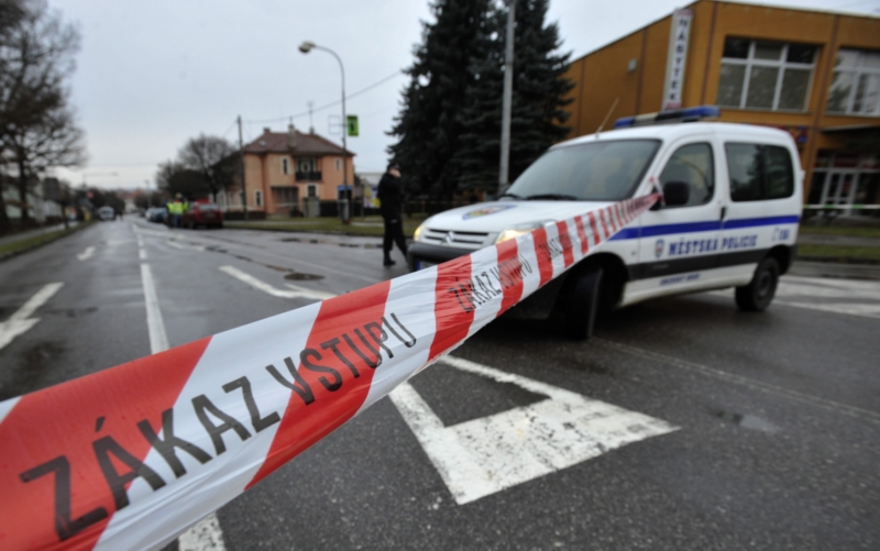 Policie při zásahu během střelby v Uherském Brodě.
