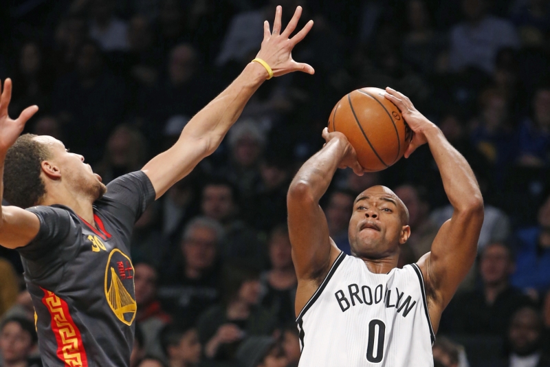 Přesnou střelou 1,1 vteřiny před koncem rozhodl rozehrávač Jarrett Jack o výhře basketbalistů Brooklynu nad Golden State 110:108. 
