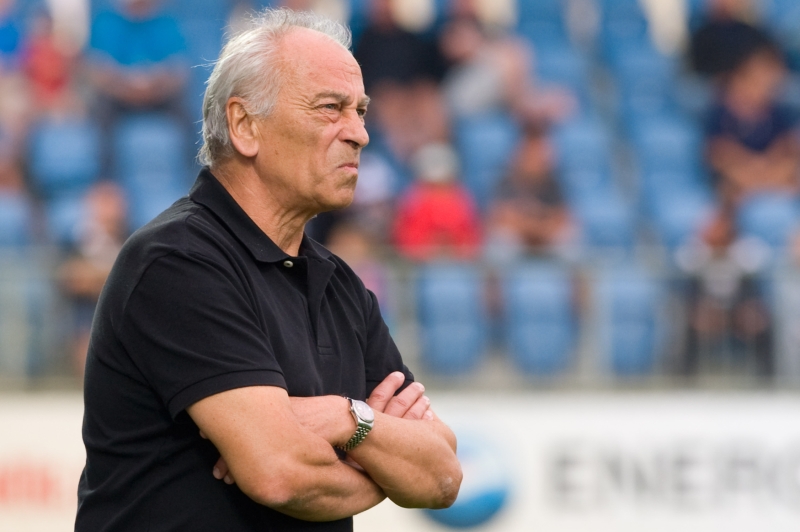 Na lavičku fotbalistů Českých Budějovice se vrací zkušený trenér František Cipro. Na lavičku fotbalistů Českých Budějovice se vrací zkušený trenér František Cipro.