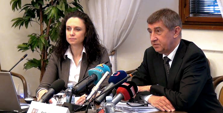 Ministr Babiš a náměstkyně Hornochová daně okradeným neodpustili.