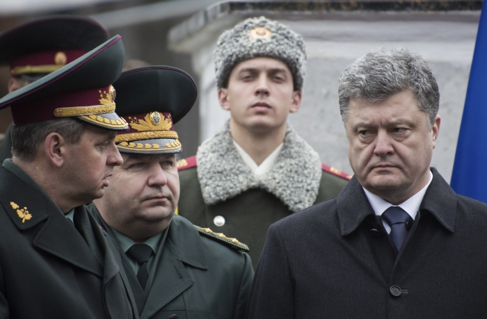 Ukrajinský prezident Petro Porošenko (vpravo).