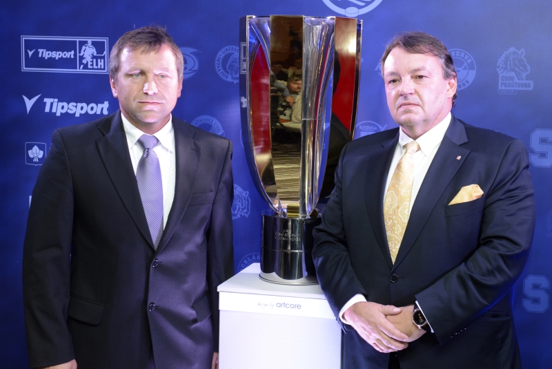 Prezident Českého svazu ledního hokeje Tomáš Král (vpravo) a ředitel hokejové extraligy Josef Řezníček