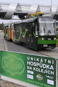Hospůdka na kolejích zvaná "Šalina Pub".
