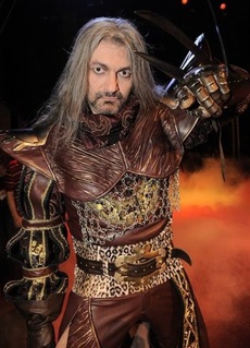 Daniel Hůlka vystupuje v muzikálu od počátku, tedy od roku 1995.