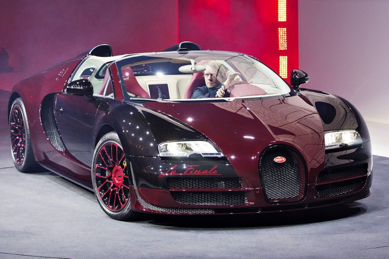 Supersport Bugatti Veyron ukončil po deseti letech svoji životní pouť. Poslední kousek, který se ukázal v Ženevě, byl už prodán majiteli z Blízkého východu za cenu v přepočtu přibližně 60 milionů korun. Supersport Bugatti Veyron ukončil po deseti letech svoji životní pouť. Poslední kousek, který se ukázal v Ženevě, byl už prodán majiteli z Blízkého východu za cenu v přepočtu přibližně 60 milionů korun.