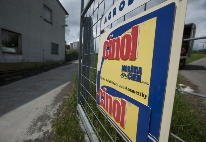 Areál společnosti Morávia-Chem V Hrobicích na Zlínsku. Areál společnosti Morávia-Chem V Hrobicích na Zlínsku.