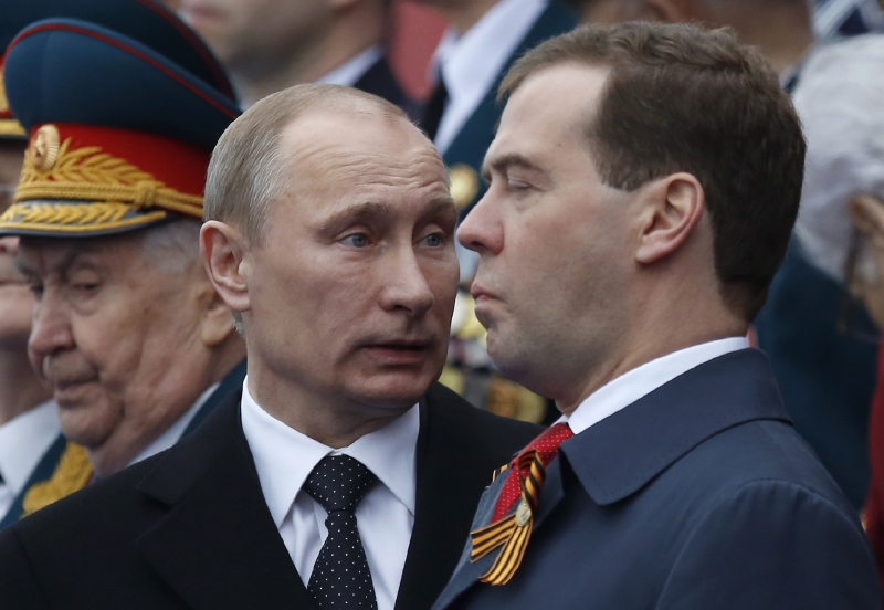 Ruský prezident Vladimir Putin (vlevo) a premiér Dmitrij Medveděv.