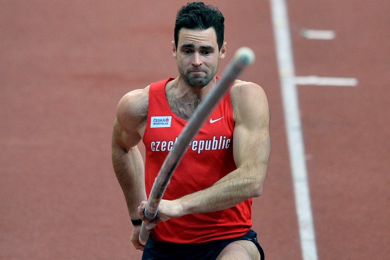 Tyčkař Jan Kudlička.