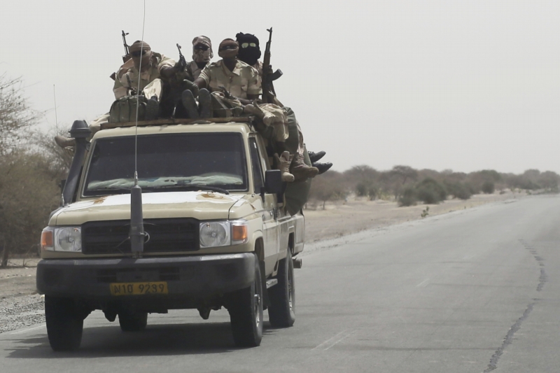 Čadské jednotky Boko Haram se přemisťují k městu Gwoza, které je pod nadvládou jejich skupiny. Čadské jednotky Boko Haram se přemisťují k městu Gwoza, které je pod nadvládou jejich skupiny.