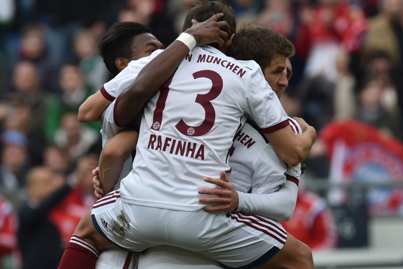 Radující se fotbalisté Bayernu Mnichov.