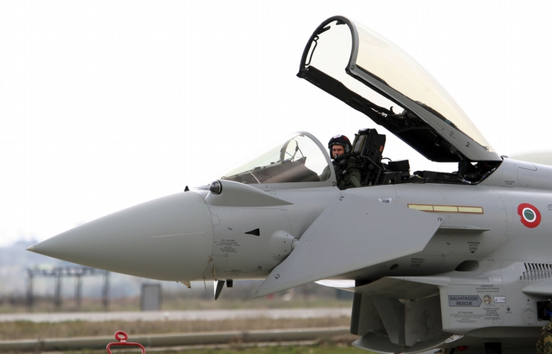 Pilot ve stíhačce Eurofighter Typhoon (ilustrační foto).