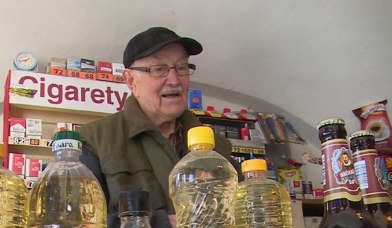 František Pochmon je prý obchodníkem od pěti let. Teď vede svůj koloniál.