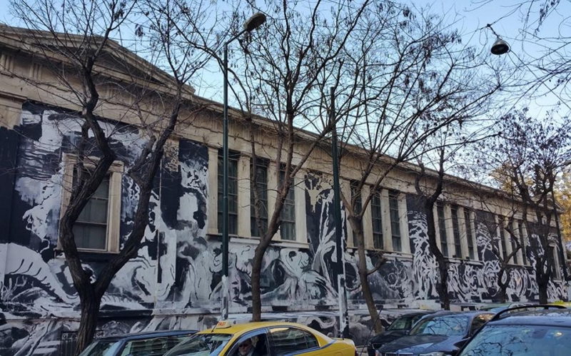 Grafiti na zdech polytechnické vysoké školy v Athénách. Grafiti na zdech polytechnické vysoké školy v Athénách.