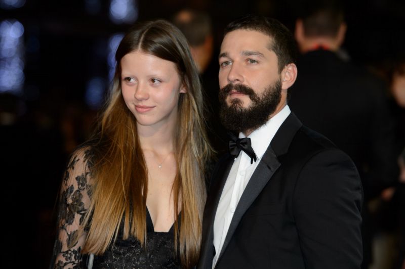 Shia LaBeouf to s Miou myslí vážně.