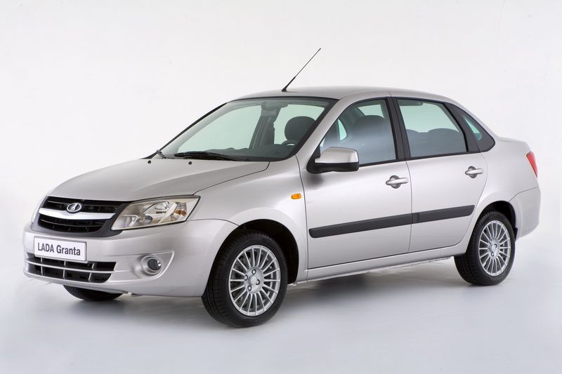 Automobilky omezují produkci, auta zdražují, to je současná situace na ruském trhu.