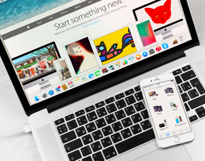 Apple se potýká s výpadky internetových obchodů.