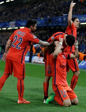 V Paříži se slavilo dlouho do noci.