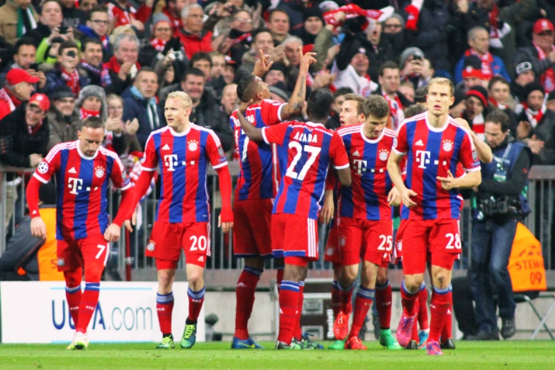 Fotbalisté Bayernu Mnichov v odvetě osmifinále Ligy mistrů znemožnili Šachtar. Fotbalisté Bayernu Mnichov v odvetě osmifinále Ligy mistrů znemožnili Šachtar.