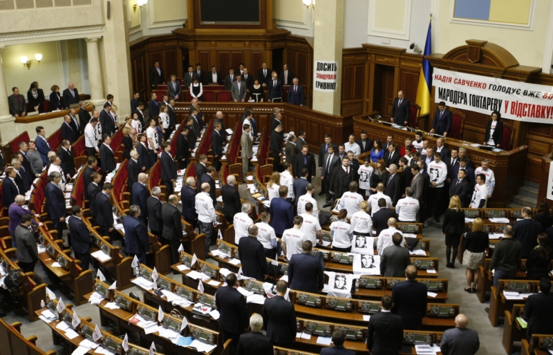 Ukrajinský parlament schválil novelu zákona o samosprávě povstaleckých území na východě země.