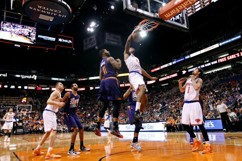 Basketbalisté nejhoršího týmu této sezony NBA New York Knicks překvapivě porazili obhájce titulu San Antonio 104:100 po prodloužení.