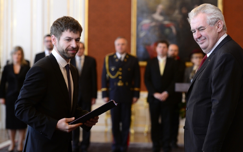Slavnostního jmenování soudců prezidentem Zemanem se účastnil i čerstvý ministr spravedlnosti Robert Pelikán (vlevo).
