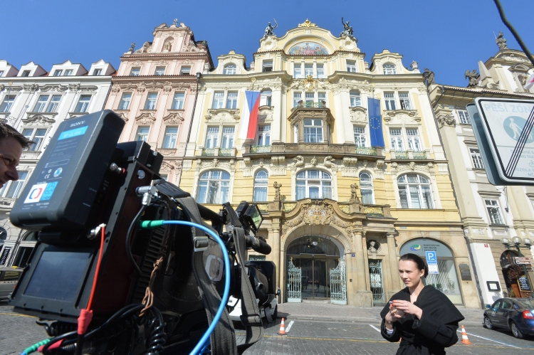 Zásah protikorupční policie na ministerstvu pro místní rozvoj připoutal pozornost médií.