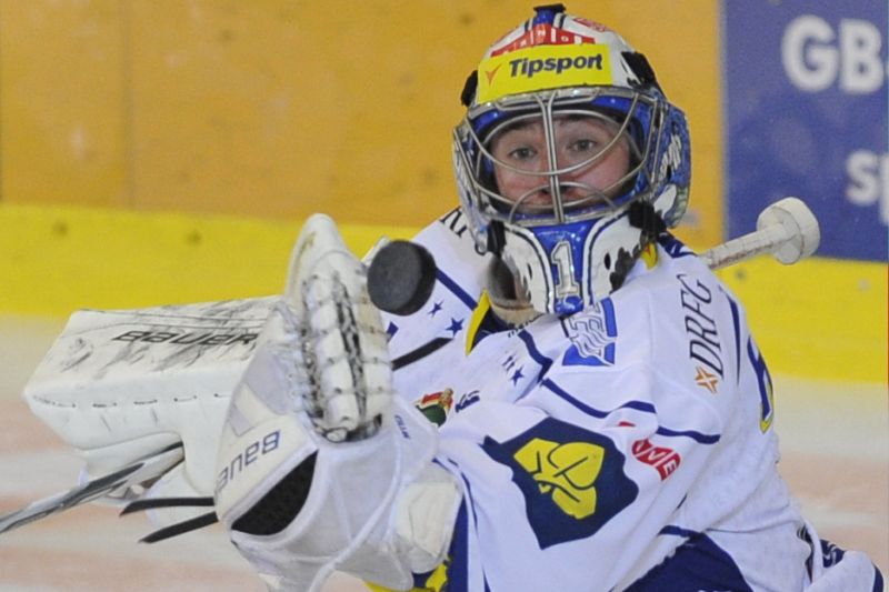 Čtvrtfinále play off hokejové extraligy - 5. zápas: HC Kometa Brno - PSG Zlín, 19. března v Brně. Brankář Brna Marek Čiliak.