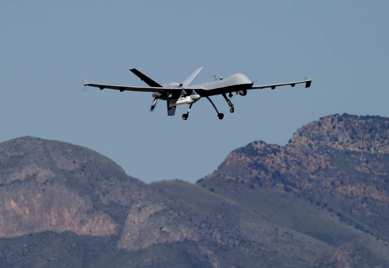 Dron, bezpilotní letoun.