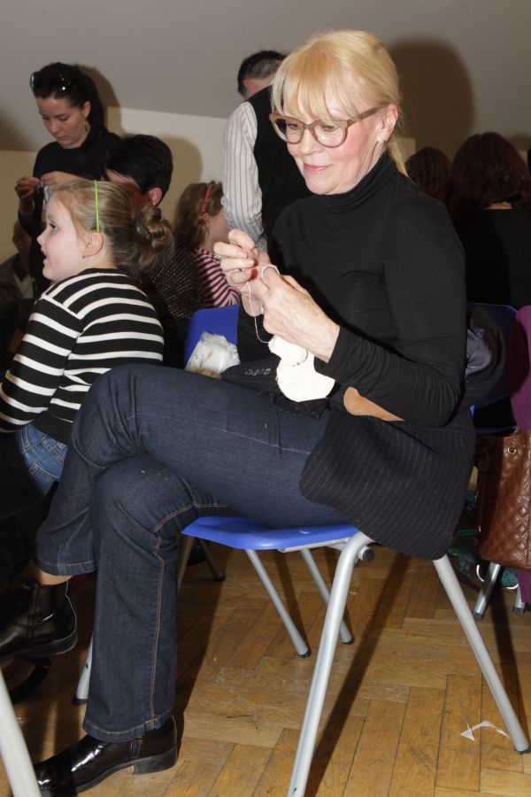 Kateřina Macháčková se vrhla do šití panenky s velkým nadšením. Kateřina Macháčková se vrhla do šití panenky s velkým nadšením.