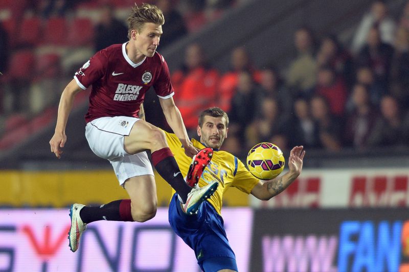 Utkání 21. kola první fotbalové ligy: Sparta Praha - FK Teplice, 21. března v Praze. Záložník Sparty Bořek Dočkal (vlevo) a záložník Teplic Admir Ljevakovič.