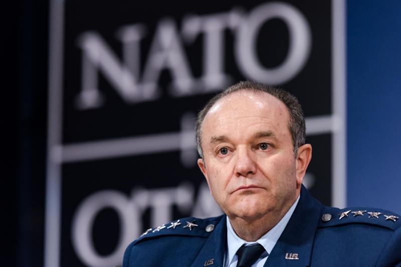 Vrchní velitel sil NATO a amerických jednotek v Evropě Philip Breedlove. Vrchní velitel sil NATO a amerických jednotek v Evropě Philip Breedlove.