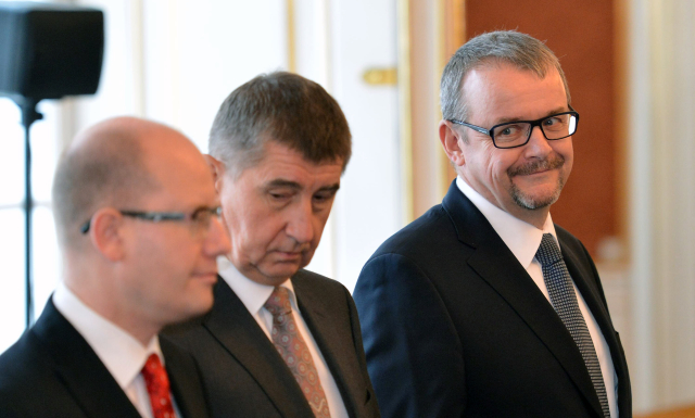 Ťok prý poslal ve středu Sobotkovi dopis s vysvětlením. Sobotka přesto ve čtvrtek vyzval Ťoka, ať rozptýlí pochybnosti. Podle Babiše Sobotka jen dělá politiku. Ťok prý poslal ve středu Sobotkovi dopis s vysvětlením. Sobotka přesto ve čtvrtek vyzval Ťoka, ať rozptýlí pochybnosti. Podle Babiše Sobotka jen dělá politiku.