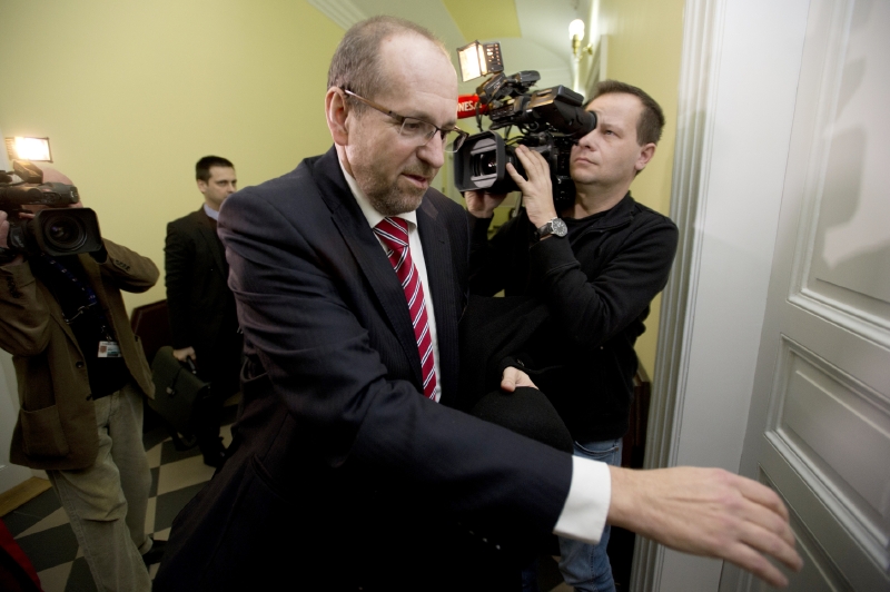Ivan Fuksa přichází k jednání u Obvodního soudu pro Prahu 2.