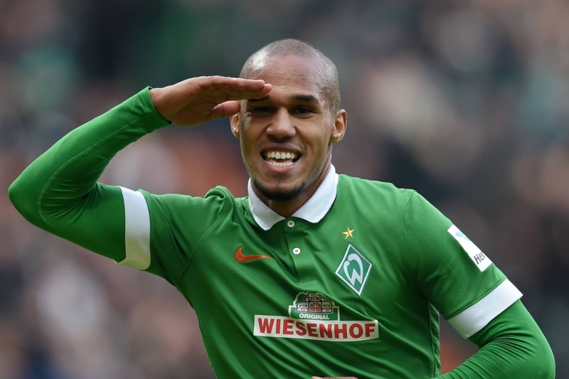 Obránce Theodor Gebre Selassie.