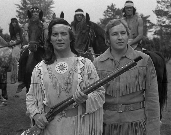 Pierre Brice jako Vinnetou a Jochen Bludau jako Old Shatterhand roku 1976.