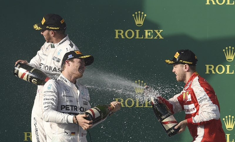 Ač Nico Rosberg (vlevo) a Sebastian Vettel patří k nejlepším pilotům, němečtí fanoušci ztrácí o formuli 1 zájem.