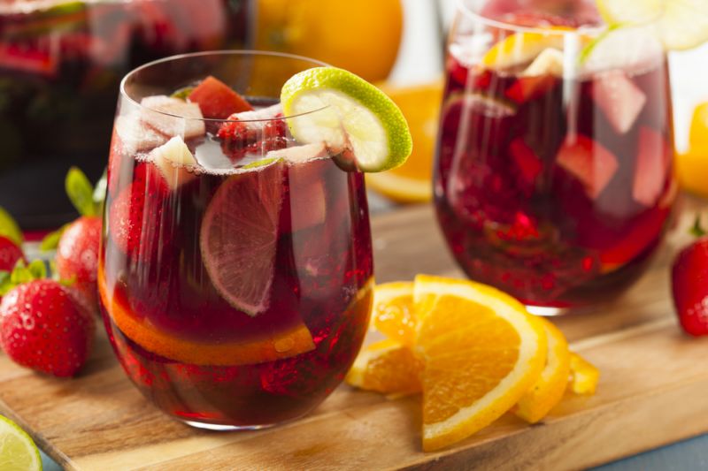 Sangria je typický alkoholický nápoj ze Španělska a Portugalska. Většinou se skládá z vína a nakrájeného ovoce, sladidla (med, cukr či sirup) a malého množství brandy.