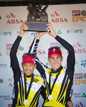 Jaroslav Kulhavý (vlevo) a Christoph Sauser.