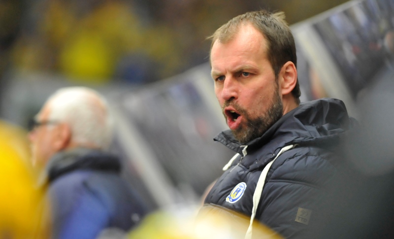 Hokejisty Zlína povede i nadále jako hlavní trenér Rostislav Vlach. Hokejisty Zlína povede i nadále jako hlavní trenér Rostislav Vlach.