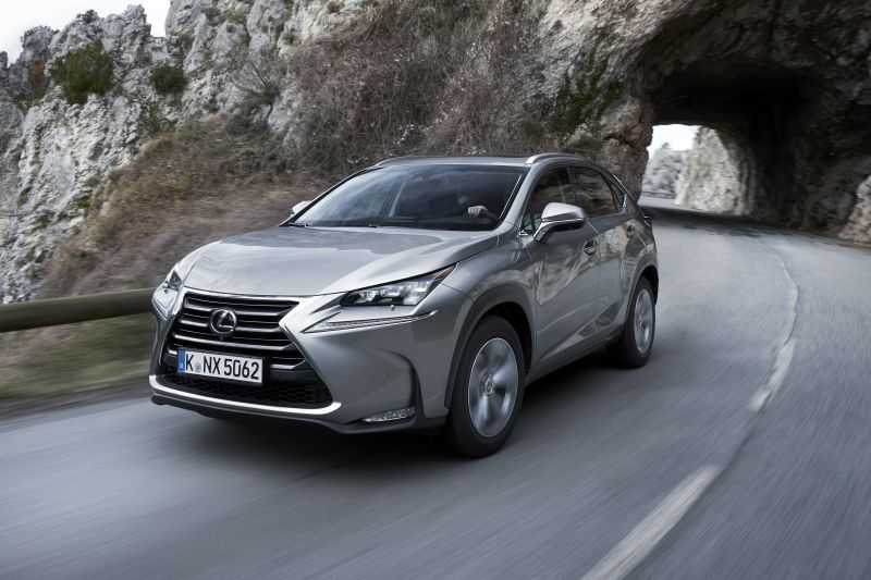 Nový Lexus NX 200t nemá hybridní pohon, ale přeplňovaný čtyřválec.