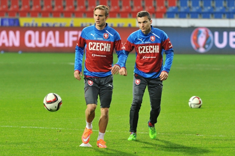 Záložník Bořek Dočkal a útočník David Lafata.