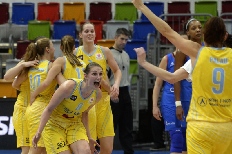 Basketbalistky USK Praha.