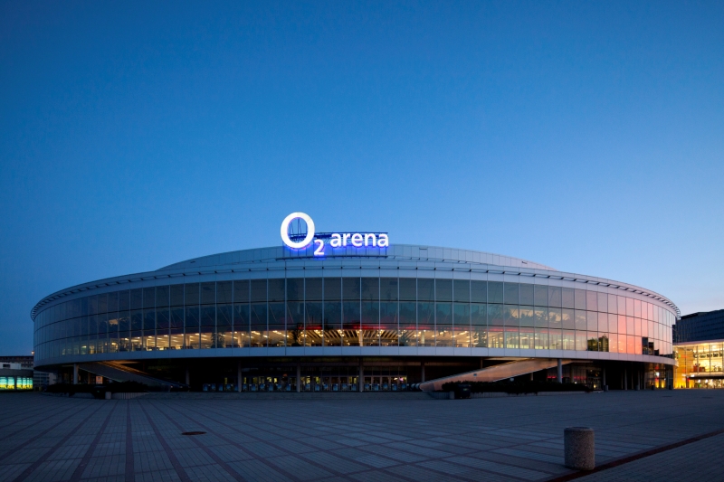 V pražské O2 areně byly nainstalovány nové moderní mantinely a připravují se kabiny. V pražské O2 areně byly nainstalovány nové moderní mantinely a připravují se kabiny.