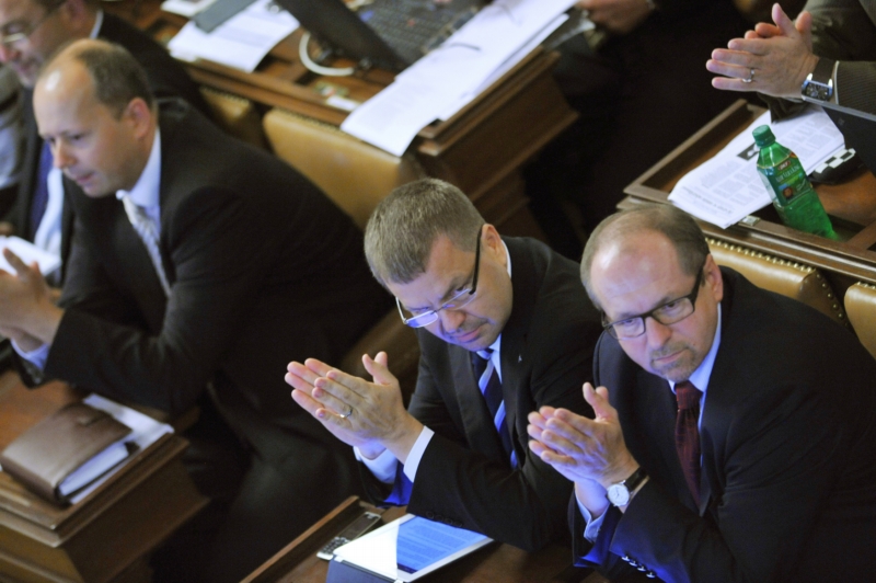 Poslanci ODS (zleva) Marek Šnajdr, Petr Tluchoř a Ivan Fuksa. Poslanci ODS (zleva) Marek Šnajdr, Petr Tluchoř a Ivan Fuksa.
