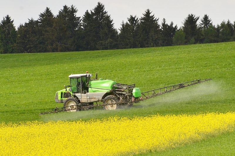 Mezinárodní agentura pro výzkum rakoviny zařadila nově na seznam karcinogenních látek pět pesticidů. Mezinárodní agentura pro výzkum rakoviny zařadila nově na seznam karcinogenních látek pět pesticidů.